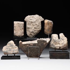 A collection of six Gandhara grey schist fragments with Bodhisattva, divinities and figures, 2/4th C. — 照片 2