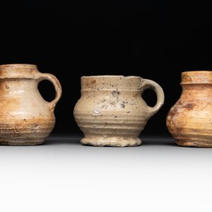 A collection of six German stoneware mugs, 16/17th C. — photo 4