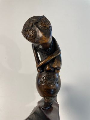 A collection of six krises with carved handles, four with scabbard, Indonesia, 19th C. — foto 23