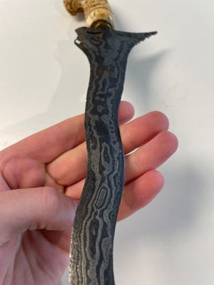 A collection of six krises with carved handles, four with scabbard, Indonesia, 19th C. — foto 9