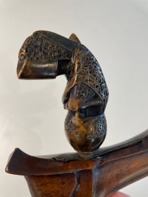 A collection of six krises with carved handles, four with scabbard, Indonesia, 19th C. — foto 24