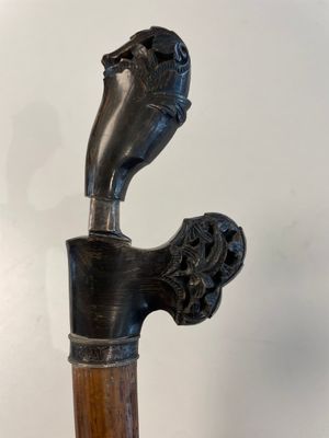 A collection of six krises with carved handles, four with scabbard, Indonesia, 19th C. — foto 10