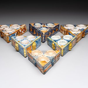 A collection of six polychrome Spanish triangular spice boxes, Talavera, 18th C. — photo 1