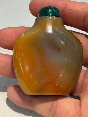 A collection of ten Chinese agate snuff bottles, 20th C. — photo 14