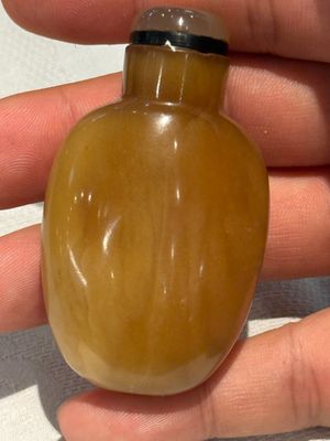 A collection of ten Chinese agate snuff bottles, 20th C. — photo 23
