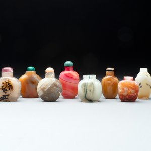 A collection of ten Chinese agate snuff bottles, 20th C. — photo 1