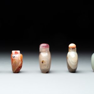 A collection of ten Chinese agate snuff bottles, 20th C. — photo 11