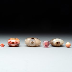 A collection of ten Chinese agate snuff bottles, 20th C. — photo 12