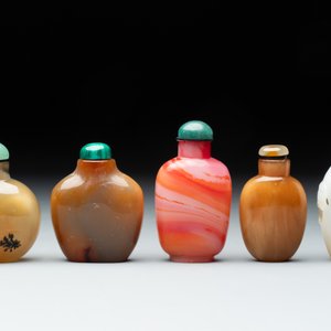 A collection of ten Chinese agate snuff bottles, 20th C. — photo 4