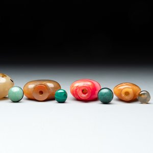 A collection of ten Chinese agate snuff bottles, 20th C. — photo 6
