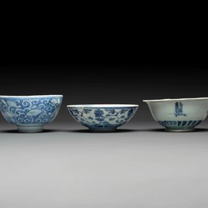 A collection of ten Chinese blue and white bowls, Ming — foto 12