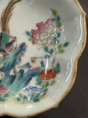 A collection of ten Chinese blue, white, famille rose and qianjiang cai wares, signed Yongzhen Shi 永真氏, 18/19th C. — photo 17