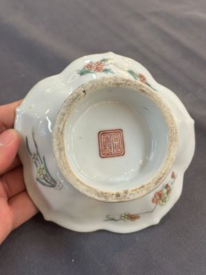 A collection of ten Chinese blue, white, famille rose and qianjiang cai wares, signed Yongzhen Shi 永真氏, 18/19th C. — photo 18