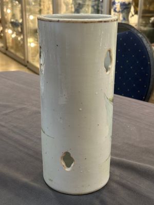A collection of ten Chinese blue, white, famille rose and qianjiang cai wares, signed Yongzhen Shi 永真氏, 18/19th C. — photo 23