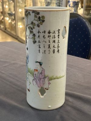 A collection of ten Chinese blue, white, famille rose and qianjiang cai wares, signed Yongzhen Shi 永真氏, 18/19th C. — photo 24