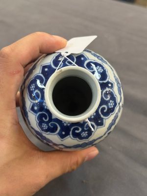 A collection of ten Chinese blue, white, famille rose and qianjiang cai wares, signed Yongzhen Shi 永真氏, 18/19th C. — photo 29