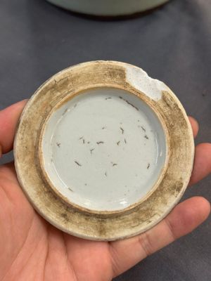 A collection of ten Chinese blue, white, famille rose and qianjiang cai wares, signed Yongzhen Shi 永真氏, 18/19th C. — photo 4