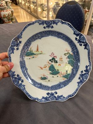 A collection of ten Chinese blue, white, famille rose and qianjiang cai wares, signed Yongzhen Shi 永真氏, 18/19th C. — photo 46