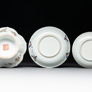 A collection of ten Chinese blue, white, famille rose and qianjiang cai wares, signed Yongzhen Shi 永真氏, 18/19th C. — photo 15