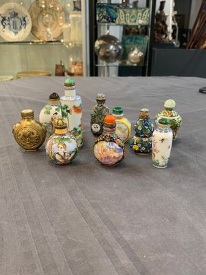 A collection of ten Chinese Canton enamel and porcelain snuff bottles, Qianlong mark, 19/20th C. — photo 1