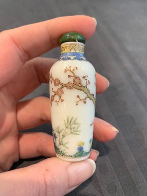 A collection of ten Chinese Canton enamel and porcelain snuff bottles, Qianlong mark, 19/20th C. — photo 2