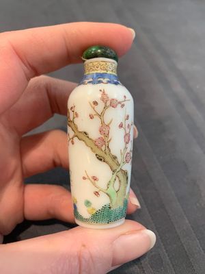 A collection of ten Chinese Canton enamel and porcelain snuff bottles, Qianlong mark, 19/20th C. — photo 3
