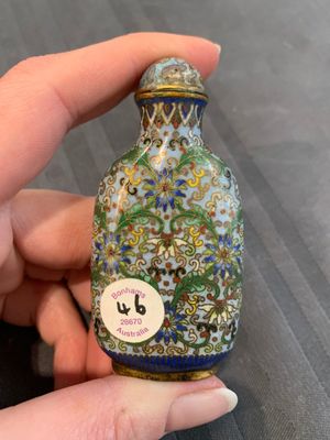 A collection of ten Chinese Canton enamel and porcelain snuff bottles, Qianlong mark, 19/20th C. — photo 31