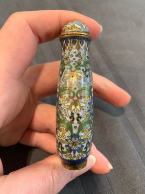 A collection of ten Chinese Canton enamel and porcelain snuff bottles, Qianlong mark, 19/20th C. — photo 32
