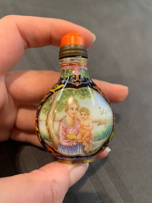 A collection of ten Chinese Canton enamel and porcelain snuff bottles, Qianlong mark, 19/20th C. — photo 39