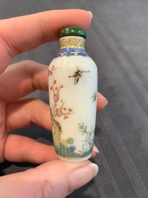 A collection of ten Chinese Canton enamel and porcelain snuff bottles, Qianlong mark, 19/20th C. — photo 4
