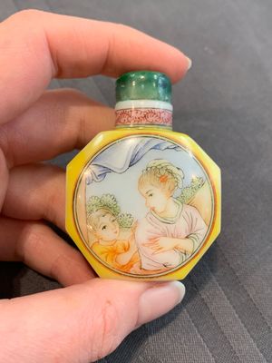 A collection of ten Chinese Canton enamel and porcelain snuff bottles, Qianlong mark, 19/20th C. — photo 44