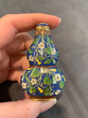 A collection of ten Chinese Canton enamel and porcelain snuff bottles, Qianlong mark, 19/20th C. — photo 52