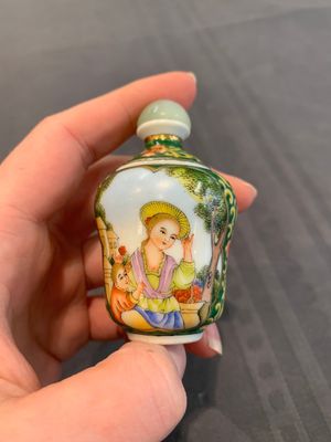 A collection of ten Chinese Canton enamel and porcelain snuff bottles, Qianlong mark, 19/20th C. — photo 56