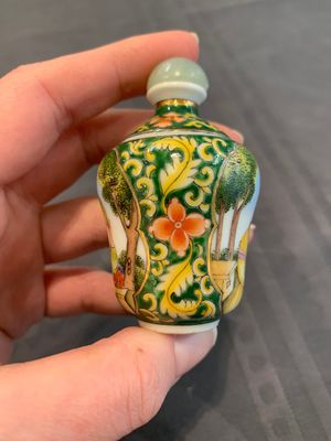 A collection of ten Chinese Canton enamel and porcelain snuff bottles, Qianlong mark, 19/20th C. — photo 57