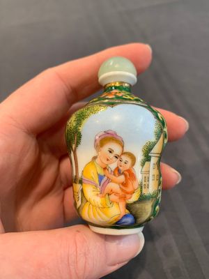 A collection of ten Chinese Canton enamel and porcelain snuff bottles, Qianlong mark, 19/20th C. — photo 58