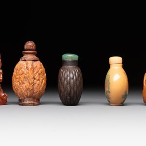 A collection of ten Chinese snuff bottles, 20th C. — photo 11