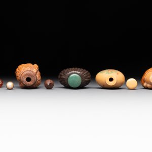 A collection of ten Chinese snuff bottles, 20th C. — photo 12