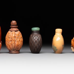 A collection of ten Chinese snuff bottles, 20th C. — photo 9