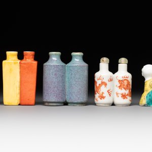 A collection of ten Chinese snuff bottles, various marks, 19/20th C. — photo 10