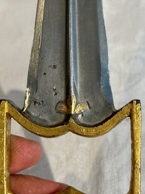 A collection of three daggers decorated with jade, silver and gold and an Indian mogul sword, India, 17/19th C. — foto 11