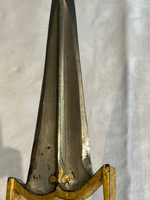 A collection of three daggers decorated with jade, silver and gold and an Indian mogul sword, India, 17/19th C. — foto 13