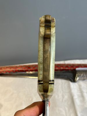 A collection of three daggers decorated with jade, silver and gold and an Indian mogul sword, India, 17/19th C. — foto 16