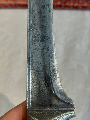 A collection of three daggers decorated with jade, silver and gold and an Indian mogul sword, India, 17/19th C. — foto 27