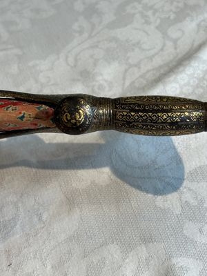 A collection of three daggers decorated with jade, silver and gold and an Indian mogul sword, India, 17/19th C. — foto 39