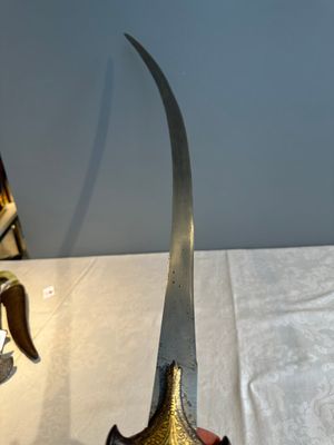 A collection of three daggers decorated with jade, silver and gold and an Indian mogul sword, India, 17/19th C. — foto 44