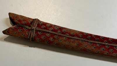 A collection of three daggers decorated with jade, silver and gold and an Indian mogul sword, India, 17/19th C. — foto 51