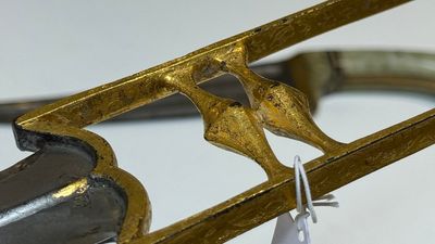 A collection of three daggers decorated with jade, silver and gold and an Indian mogul sword, India, 17/19th C. — foto 70