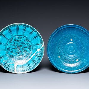 A collection of three turquoise-glazed bowls and two dishes, Middle-East, a.o. Kubachi, 13th C. and later — photo 2