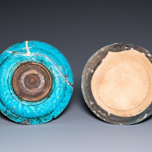 A collection of three turquoise-glazed bowls and two dishes, Middle-East, a.o. Kubachi, 13th C. and later — photo 3