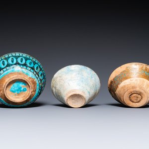A collection of three turquoise-glazed bowls and two dishes, Middle-East, a.o. Kubachi, 13th C. and later — photo 9